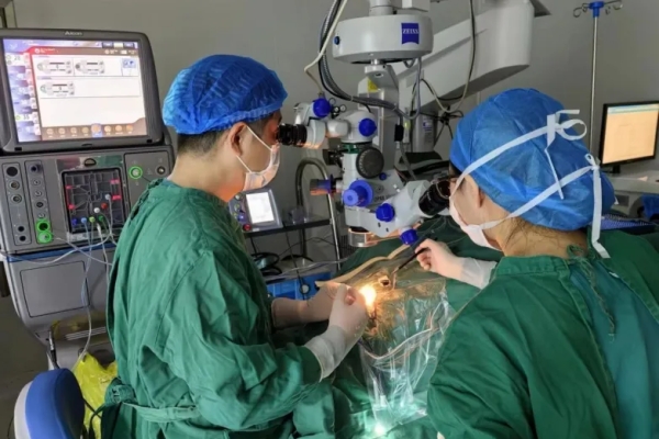 高三遇视网膜脱离?；ね饧友故醭墒恿Α熬刃恰? />
							</a>
						</div>
						<div   id=